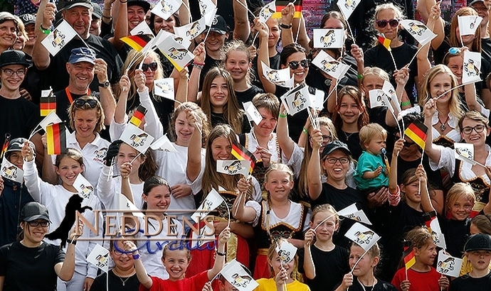 DIM: Schlussfeier-Video und XXL-Neddens-Album