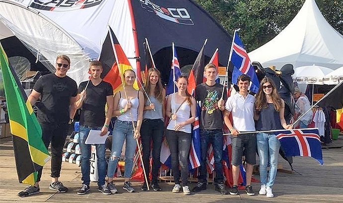 WM: Frostiges Flaggenfest und coole Shopping-Meile