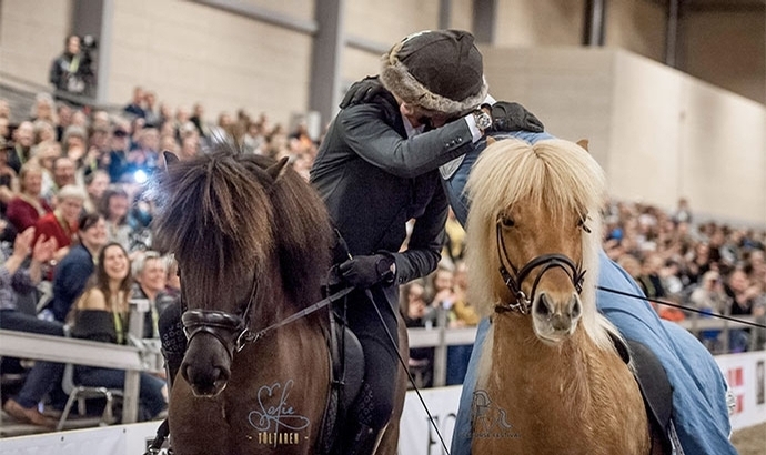 Herning: Sörine und Nils in der Kiss-Cam / Video SA