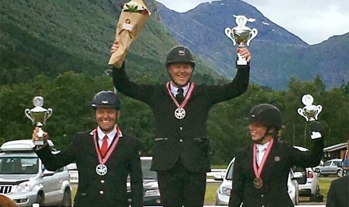 NO: Thomas, Nils, Martin, Stian, Mona holen Gold