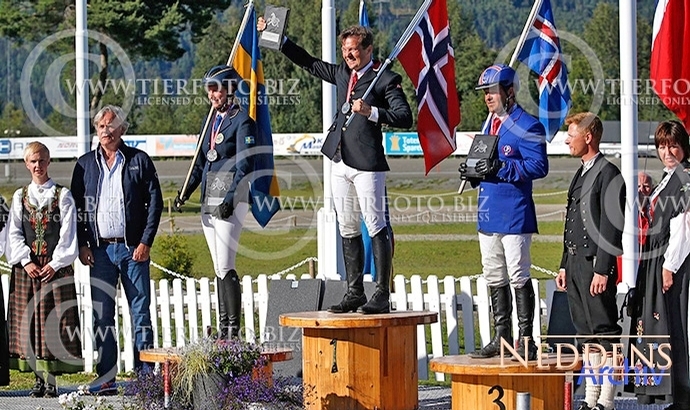 NM: T1 an Bernt, Sarah, Yrsa, Feder für Josefin