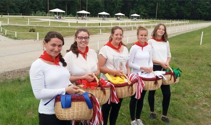 R’gund: Oli, Freddy, Caro, Sarah, Carina, Lisa stark