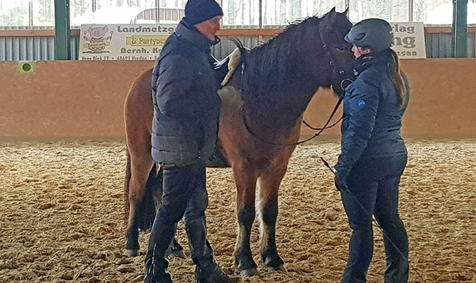 Lehrreiche Weihnachtszeit: Haselhof-Angie on Tour