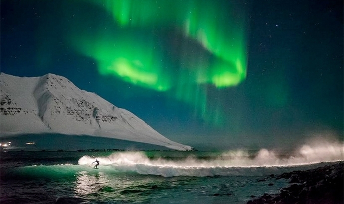 Nordlichter-Surfen ein einmaliges Film-Erlebnis