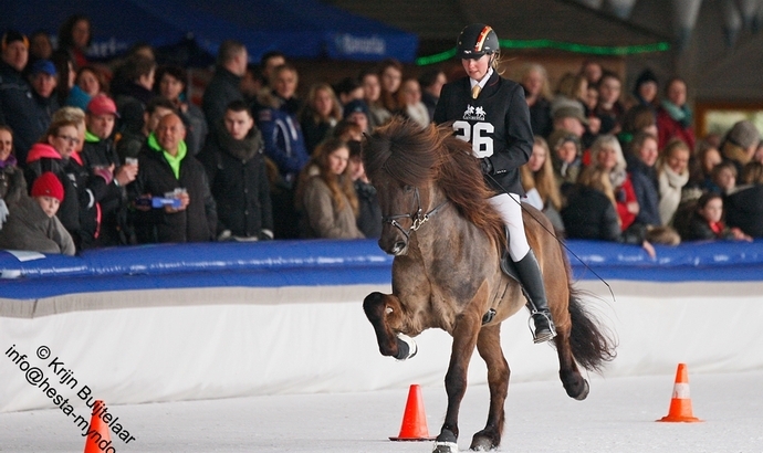 IceHorse: Lisa und Bassi rocken den Fünfgang