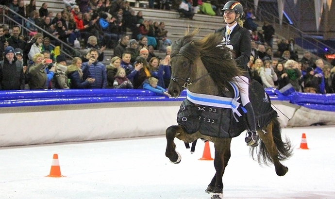 Ice Horse: Lisa & Bassi mit goldenem Schlussakkord