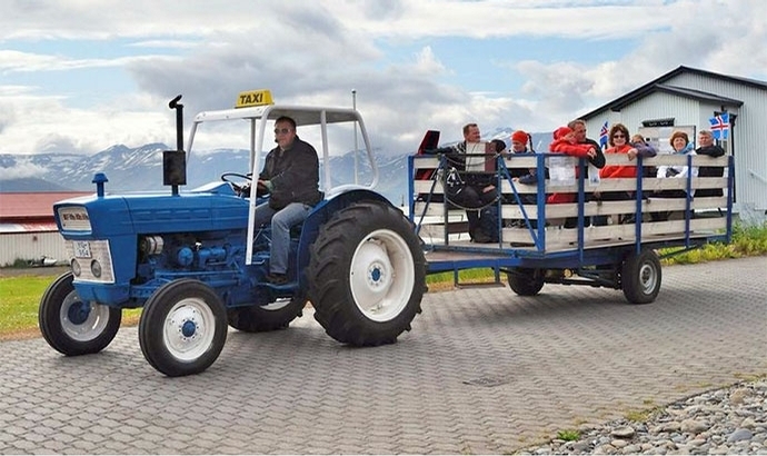 Ganz ‘was Neues: ‘Whale Watching’ per Traktor