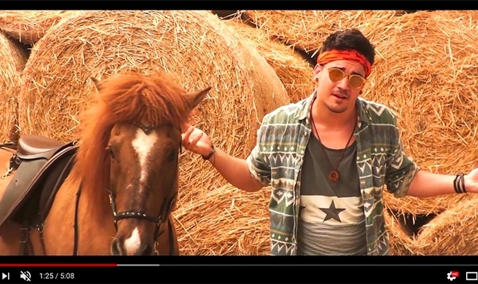 ‘Ponyhof’-Musikvideo mit Manu Meta neu im Netz