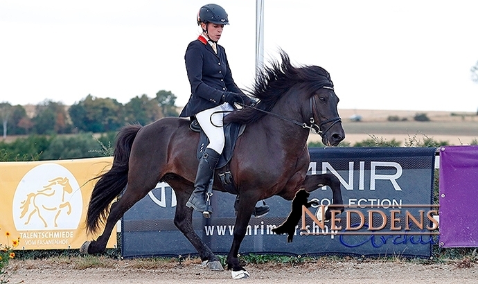 HIM: Lucie mit starker V1, F2 an Leslie, Alina, Emilia