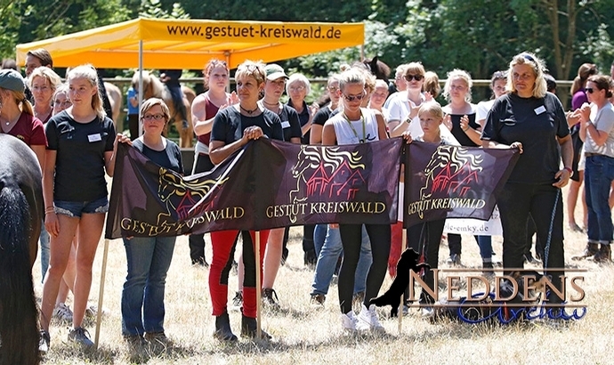 Kreiswald: Magdalena, Gianni, Lisa, Nadine oben