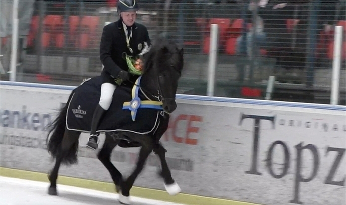 Tölt on Ice: Final-Gold für Vignir (V) und Pierre (T)