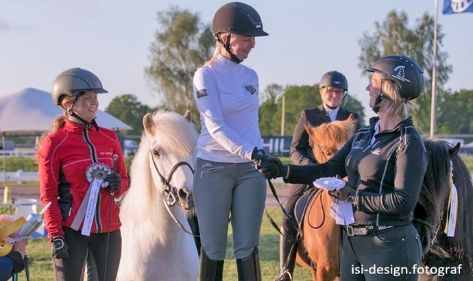 Bockholts-Hoff: Anne-Lene, Helen und Silke jubeln