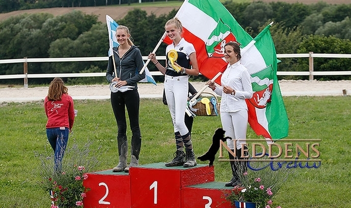 DJIM: Maxilie, Simone, Carlotta, Emma in J.V2 top