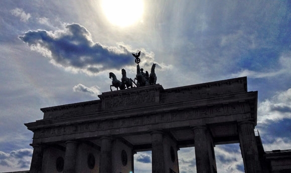 400 Islandpferde SO um 11 am Brandenburger Tor / Video