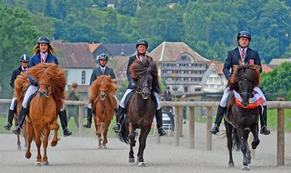 Schweiz: Egli rockt sonnige F1, Ladina gewinnt auch V1