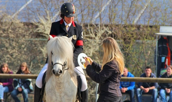Ellenbach: Dörte gewinnt T4, Brill/Günther packen T7/V5
