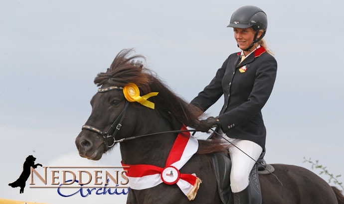 HIM: Christina und Lea mit goldenem Schlussakkord
