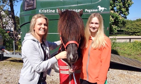 Erst beten, dann tölten: Julie/Caro/Kristine top in Herning