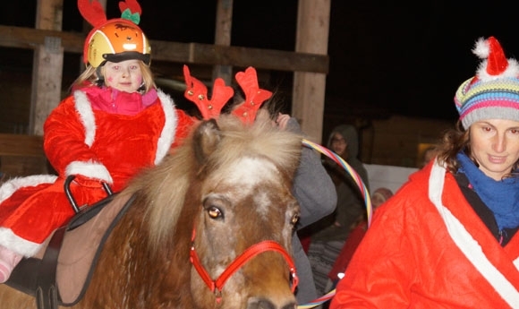 Fröhliche ‘Ponyweihnacht’ auf Reussenberg in Crailsheim