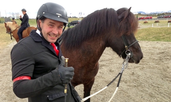 Reykjavík live: Reynir toppt T2, Töltpreis live ab 21h …