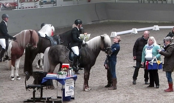 isibless WinterCup: Mette gewinnt T3, F2-Spitze an Beeke