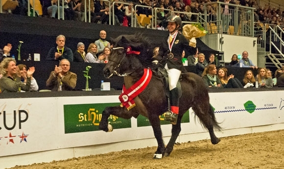 WorldTölt live: Frauke & Óskadís verteidigen V1-Krone