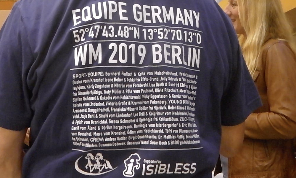 Alle Reiter, alle Pferde: Equipe-Shirt am IPZV-Stand