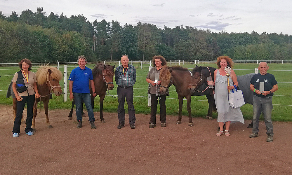 Marion, Michaela und Willi: Wanderreiter des Jahres