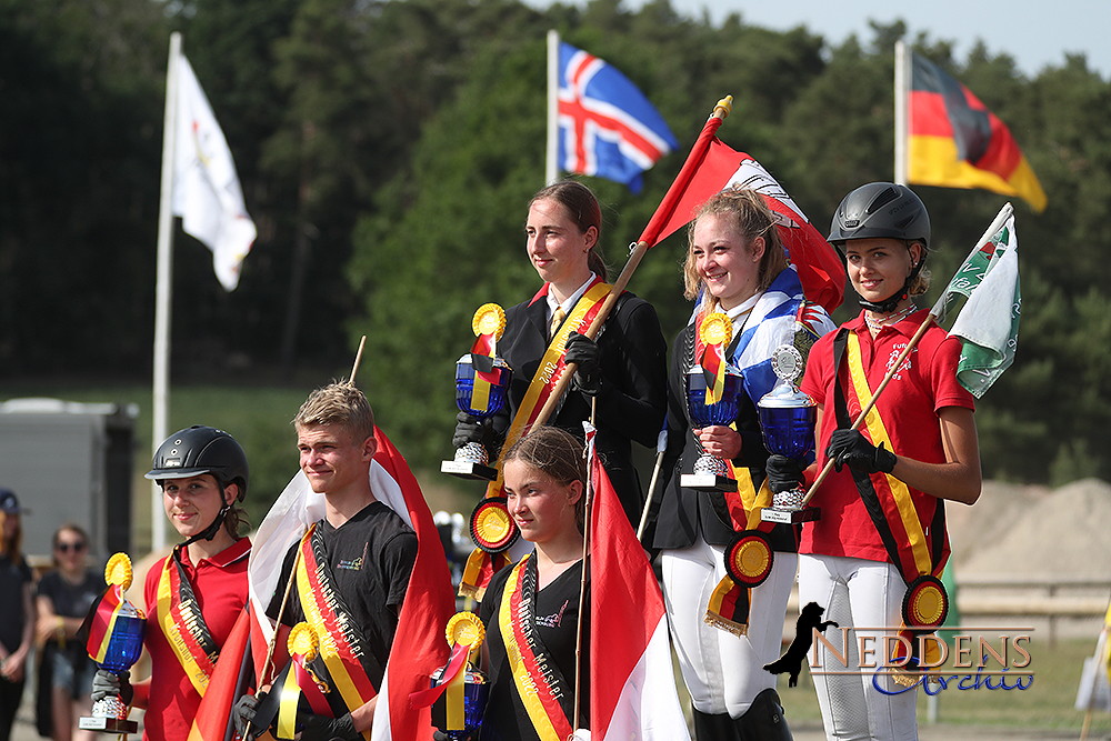 Titelreigen: Elisa, Nica, Rico, Pia, Gloria und Celina