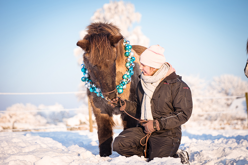 Teilt Fotos, gewinnt Logins, EYJALIKÖR und Beanies