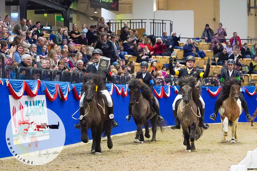 Johanna, Beeke, Thomas, Stephan siegen in NMS