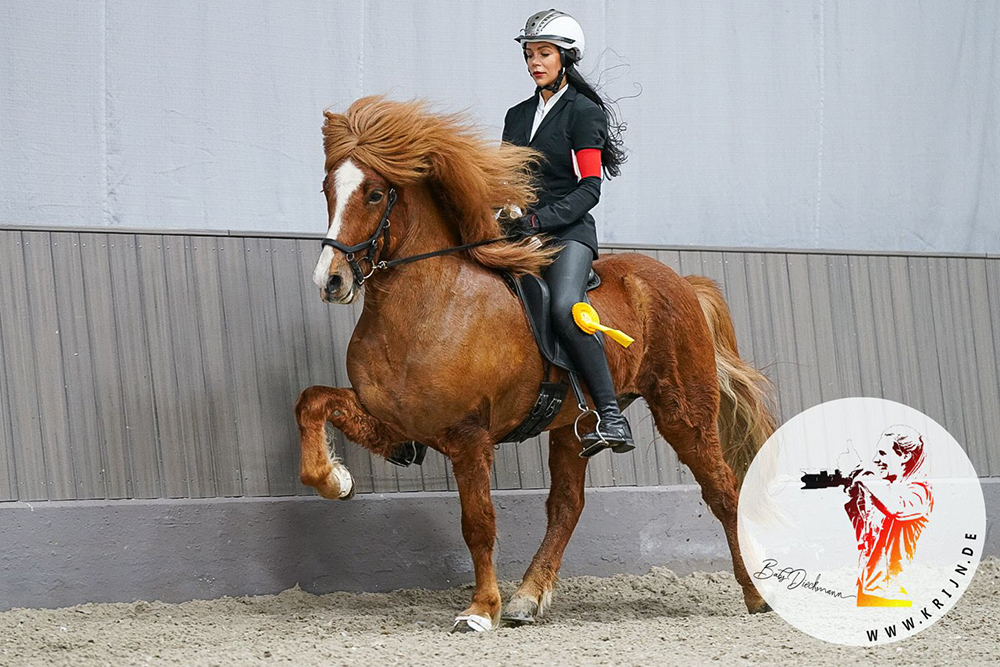 Anna-Lisa, Karly, Lena, Marvin jubeln in Handorf