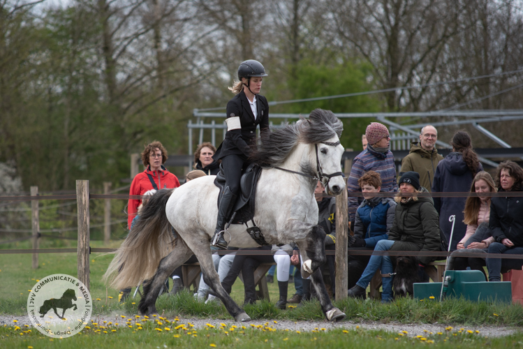 Midgard @fra Loar: Noortje & Demi win sports B