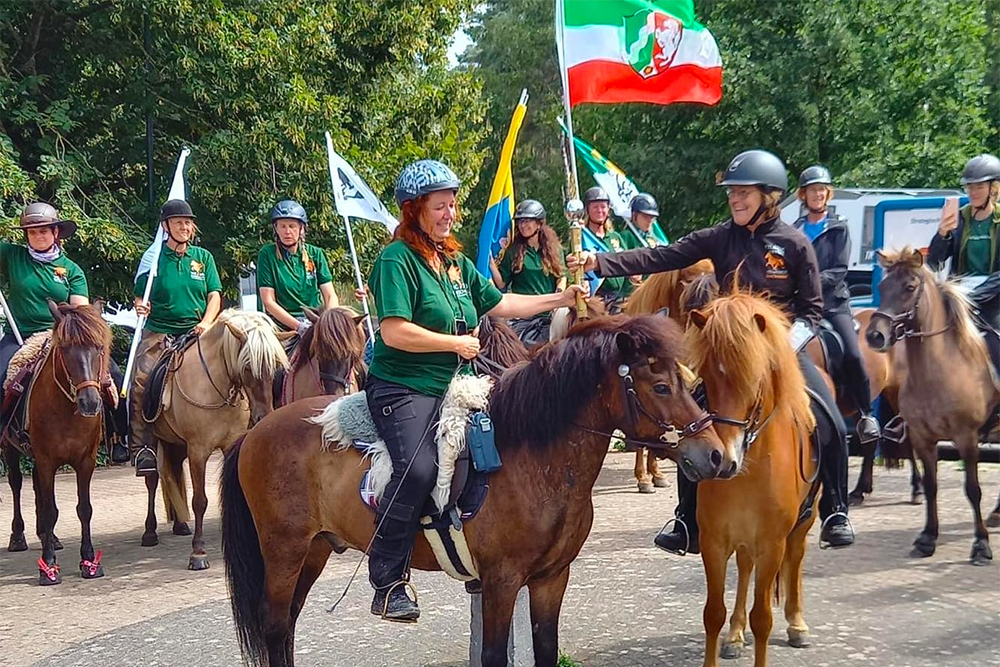 WM-Stafette feierlich von DE an NL übergeben