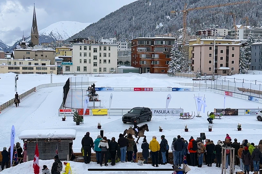 Kalte Nasen, warme Herzen auf Eis in Davos