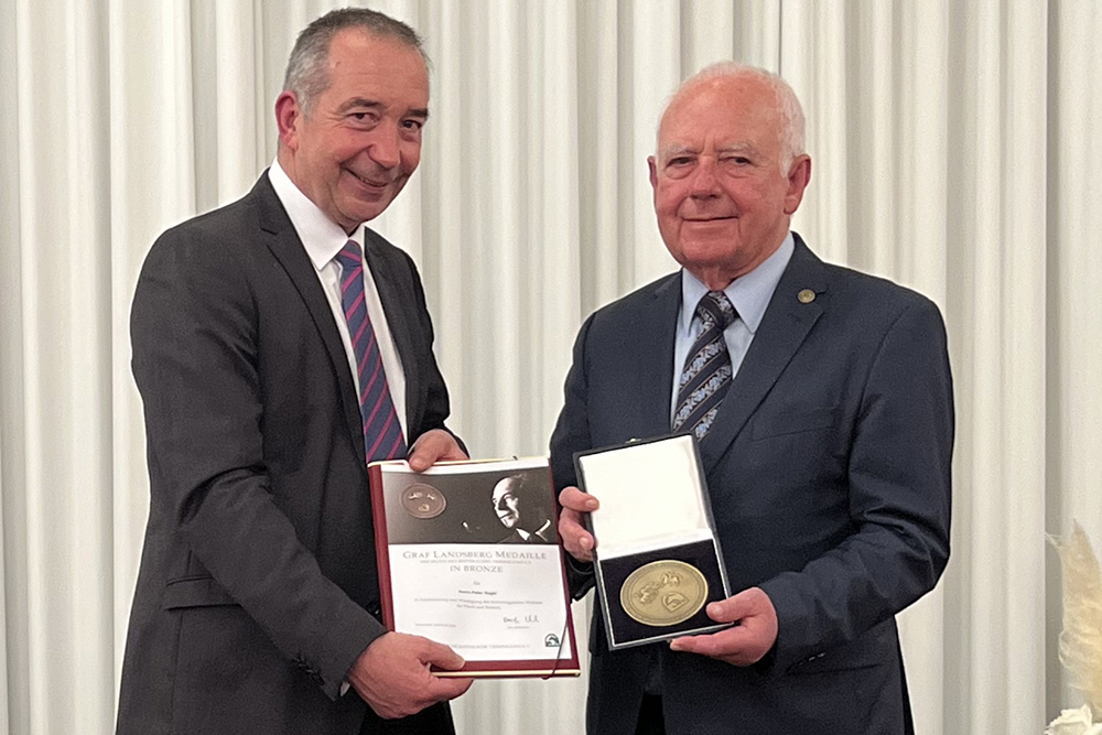 FN würdigt Peter Nagel mit Graf-Landsberg-Medaille