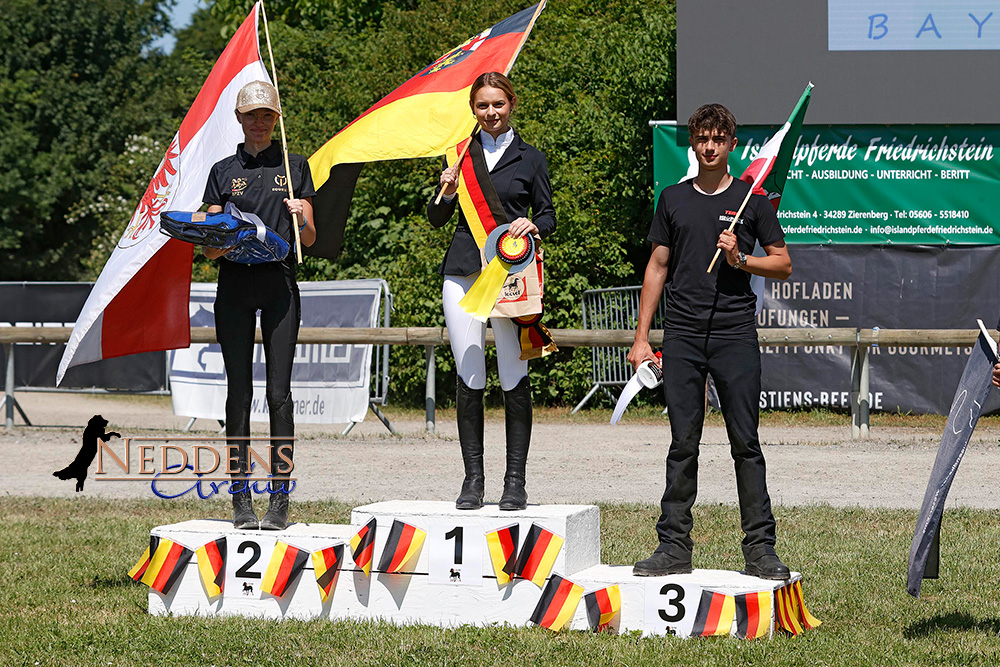 DJIM: Tabitha, Finja, Lisa, Elfa und Silja jubeln