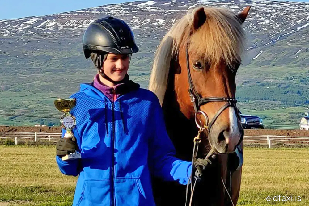 P2-Jahresbestzeit für Áróra und Tvistur in Akureyri