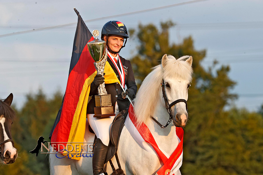 Laura ist Weltmeisterin: PP1-Gold mit Fannar