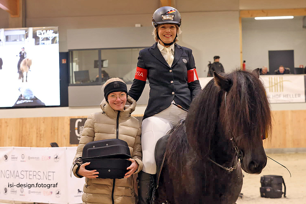 Vicky & Leonie gewinnen T1, VM-Feder für Elfa