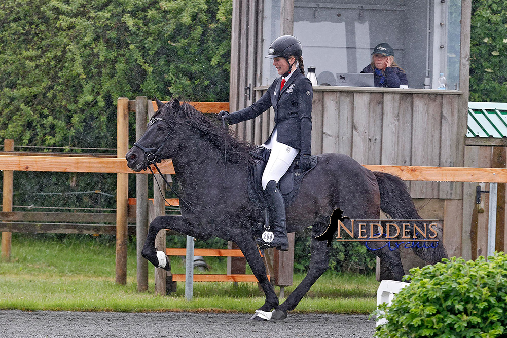Sonne & Regen im Norden: Lovis & Óskar top im Tölt